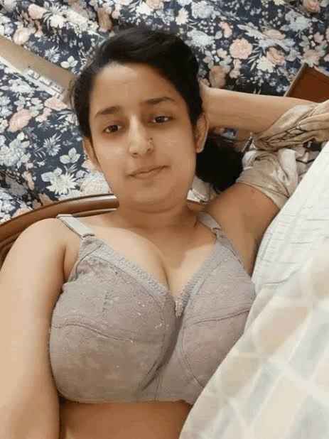 Afreen, 19, Friendly and charming